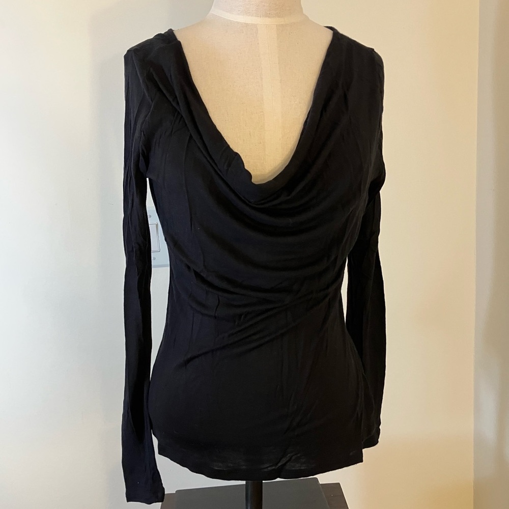 Old Navy women’s size medium draped collar black long sleeve lightweight tee.